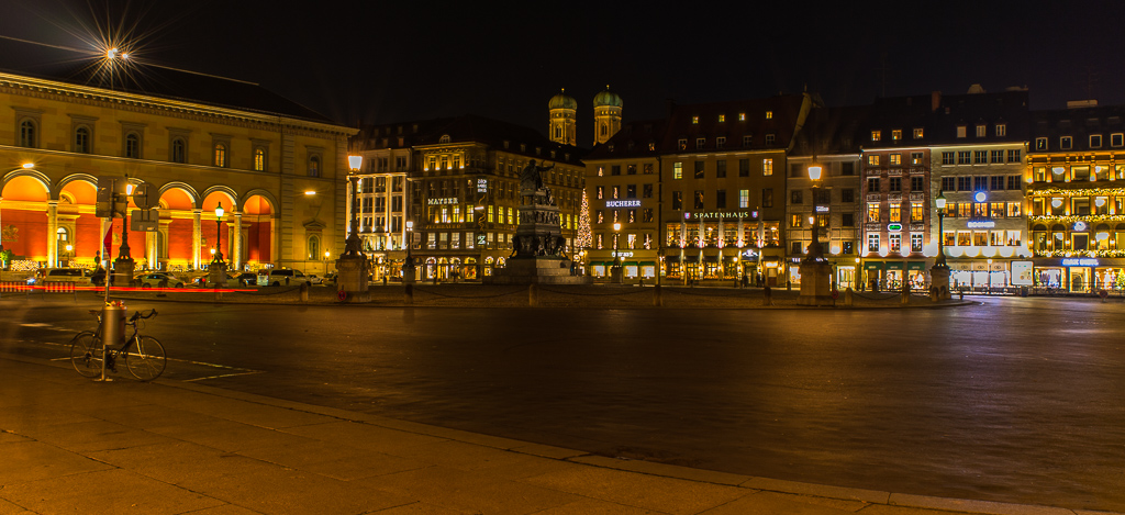 Max-Josephs-Platz München nachts