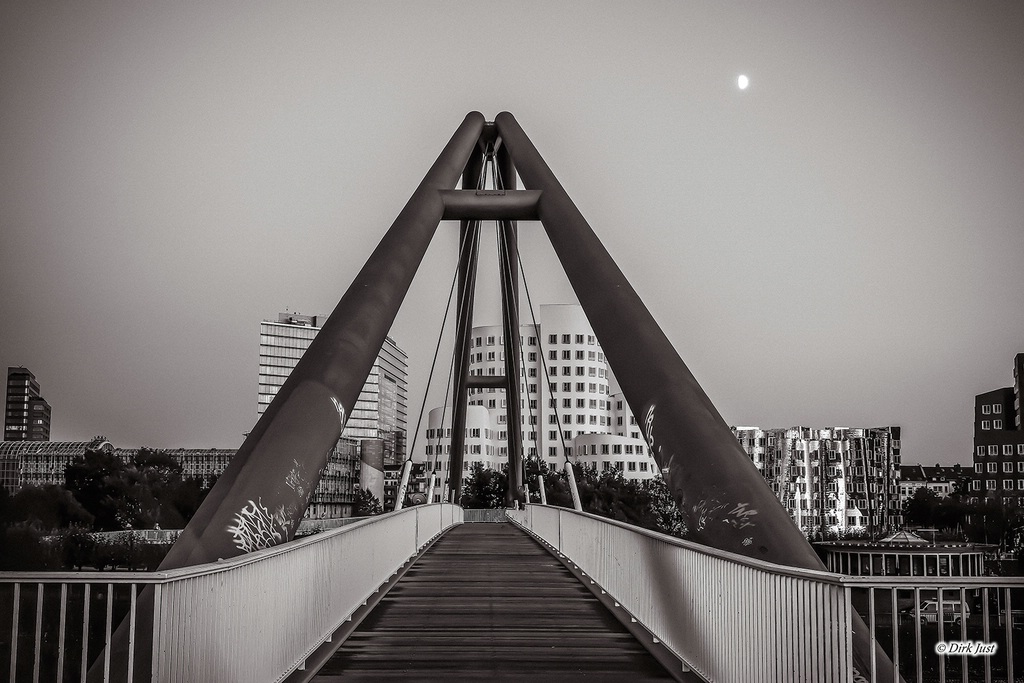 Medienhafen "Brücke"