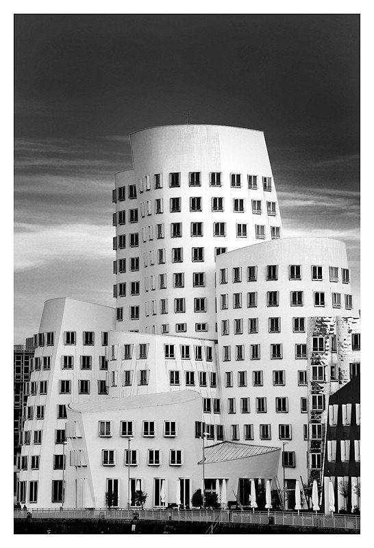 Medienhafen Düsseldorf - 10/2009 - Weisses Haus