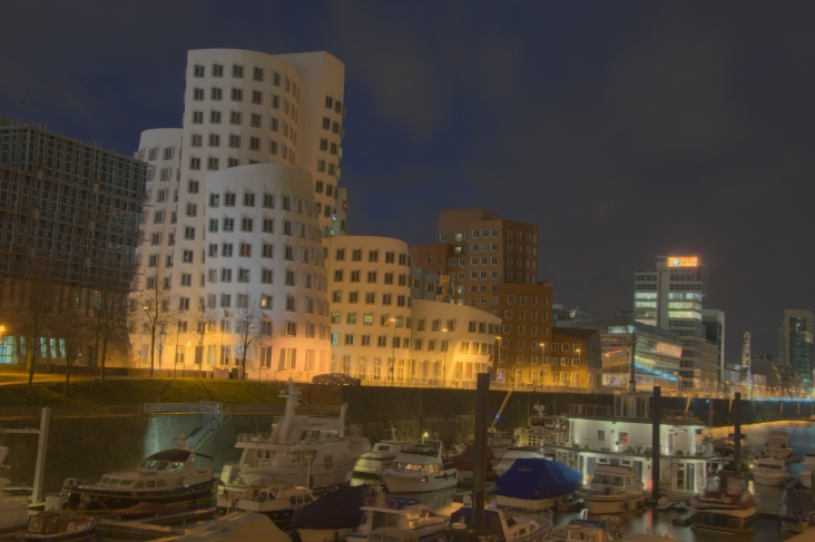 Medienhafen Ddorf
Nachtaufnahme
mit FDR Tools Basic bearbeitet