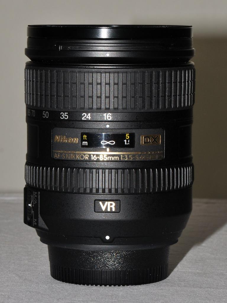 Mein AF-S DX 16-85/3.5-5.6G VR Nikkor
mit HOYA HMC UV-Filter drauf...
