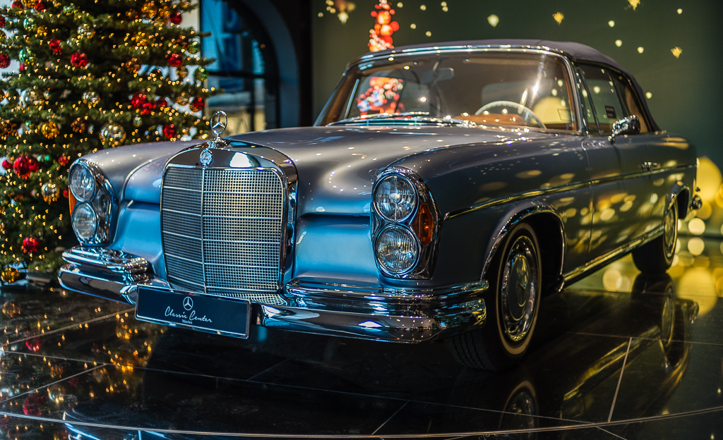 Mercedes unterm Weihnachtsbaum 2018