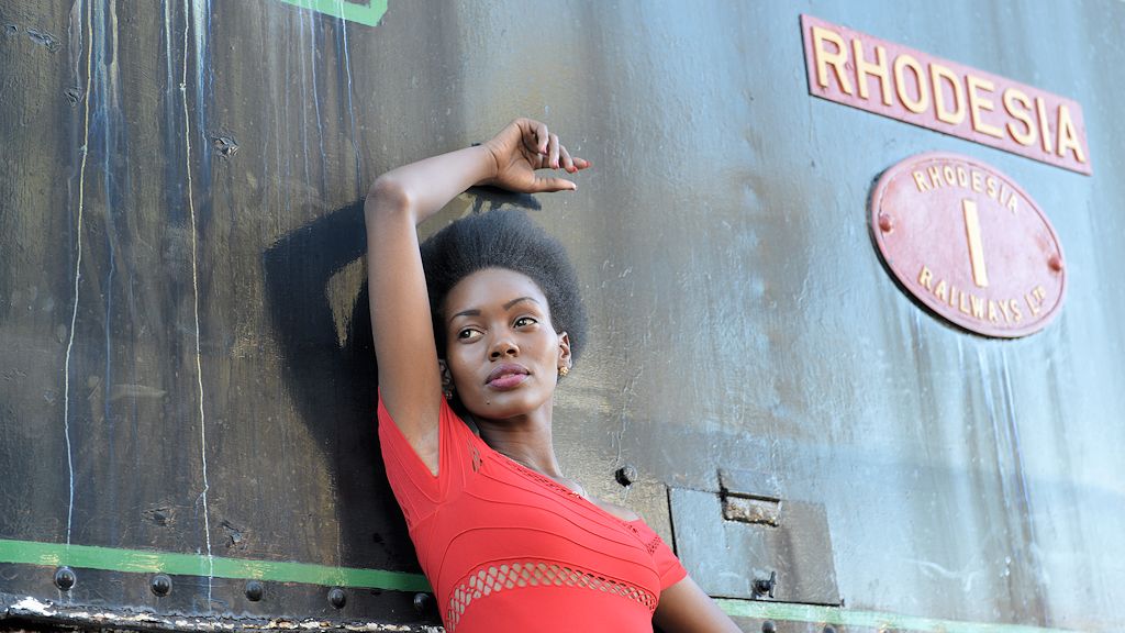 Miss Simbabwe im Eisenbahnmuseum in Bulawayo
9787