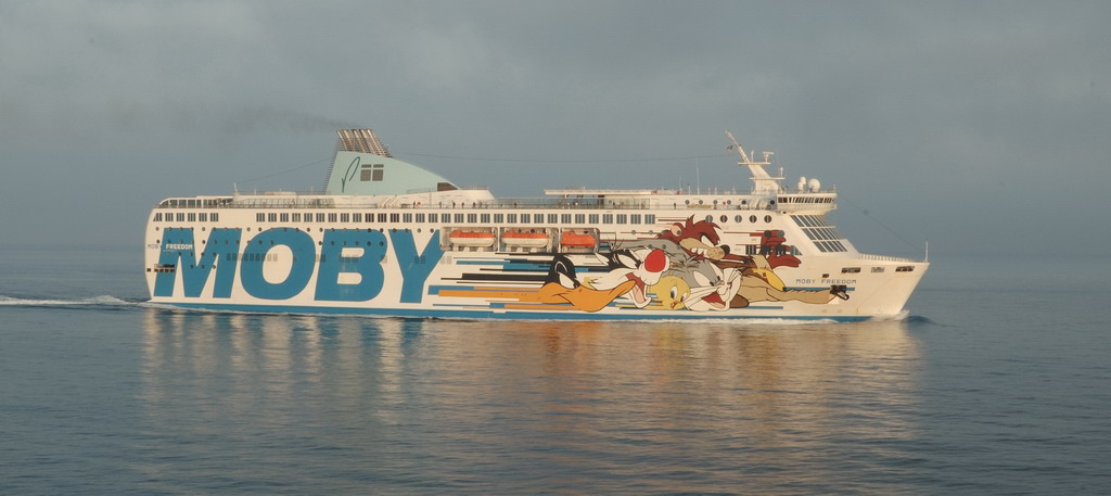 Moby Fähre nebenan