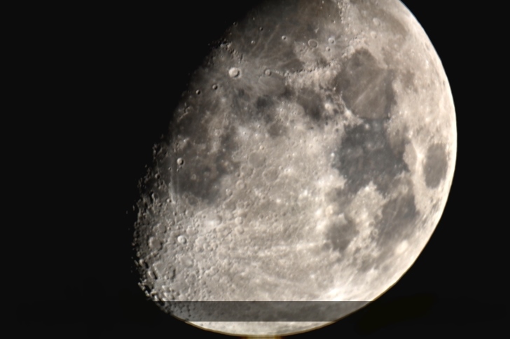 Mond aus 2 Bildern zusammengesetzt mit HDR PRG.