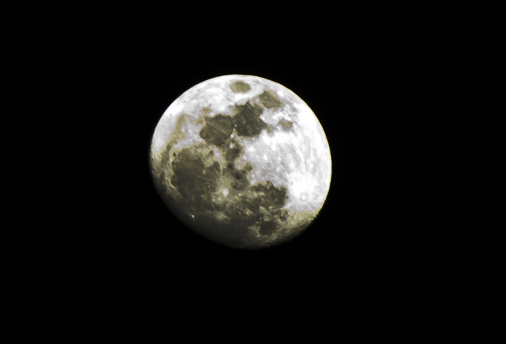 Mond I
1/25 sec Blende 6,3
Sigma 70-300 
April, Senegal