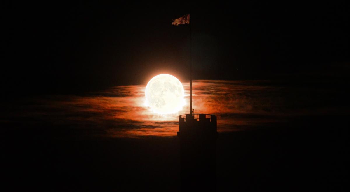 Mond mit Turm FB
