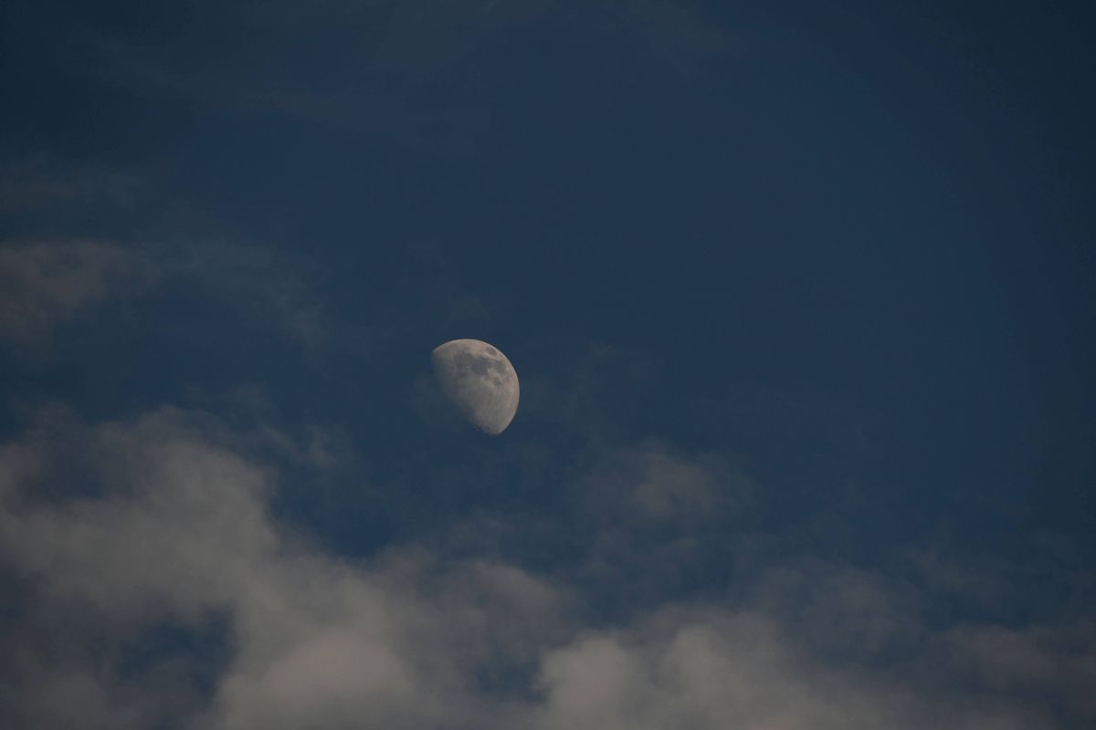 Mond mit Wolken