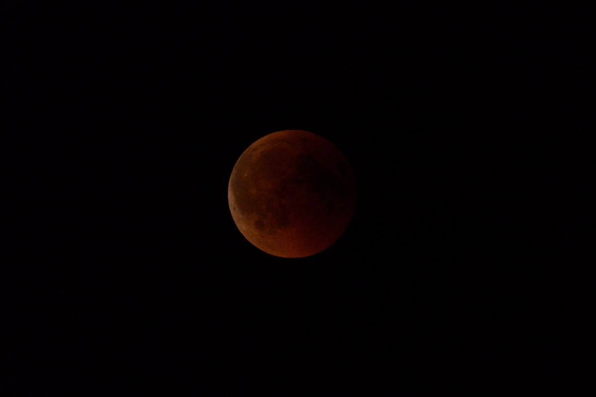 Moon 1200