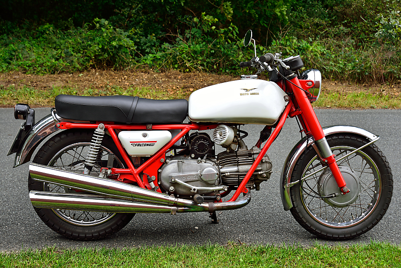 Moto Guzzi Falcone rechts.jpg