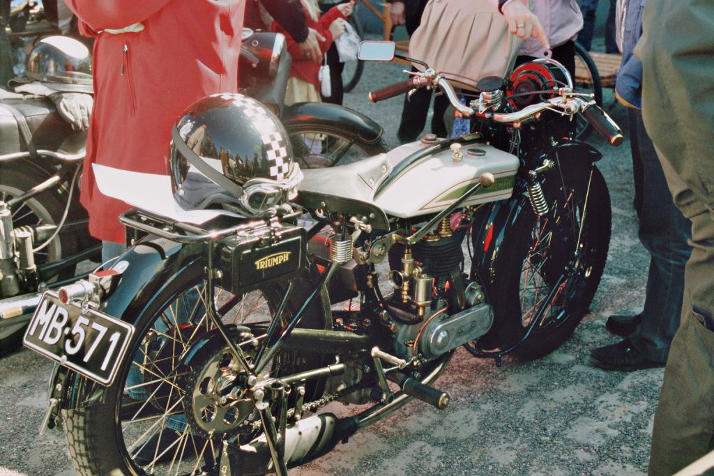 Motorradtreffen an Vappu (01.05.2009 in Hyvinkää Finland)
Exif: F-801s, AF 2,8/35-70, Dia-Film, ...