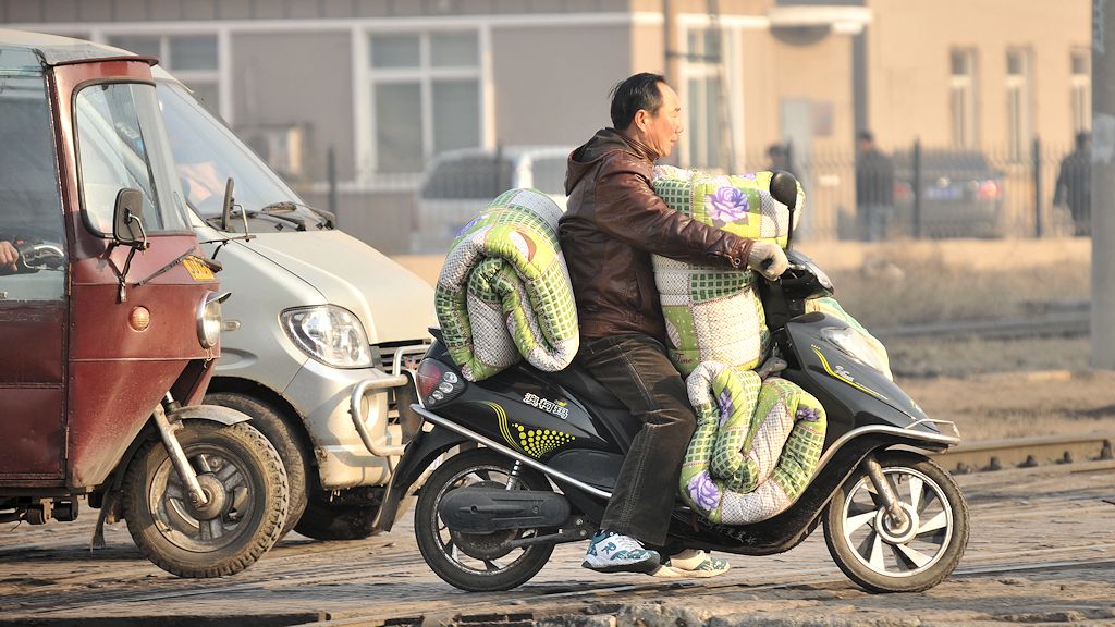 Motorroller mit Dreifach-Airbag
2670