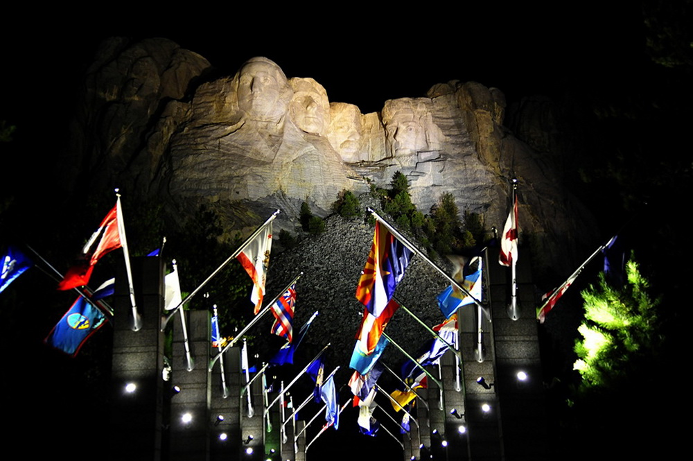 Mount Rushmore bei Nacht