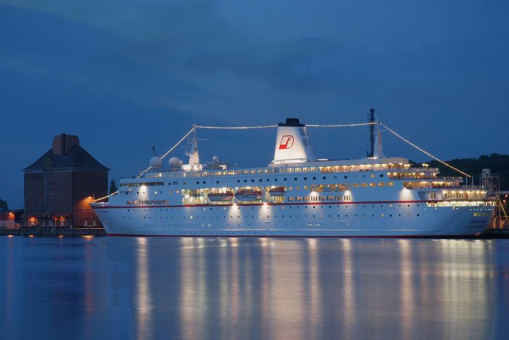MS DEUTSCHLAND 2