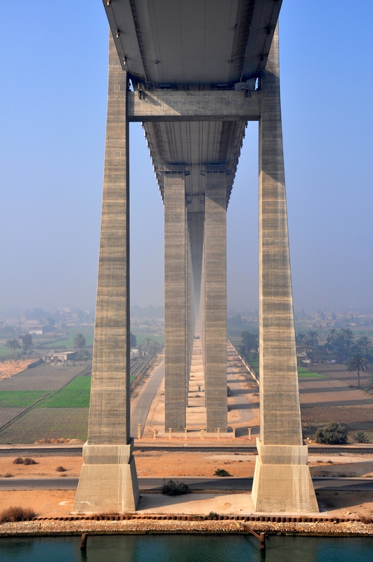 Mubarak Peace Bridge über den Suezkanal