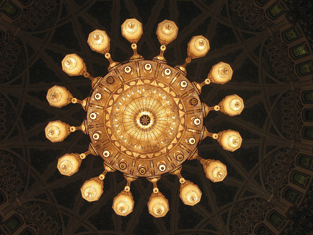 Muskat-Oman: Luster in der Sulatan Quaboos Moschee