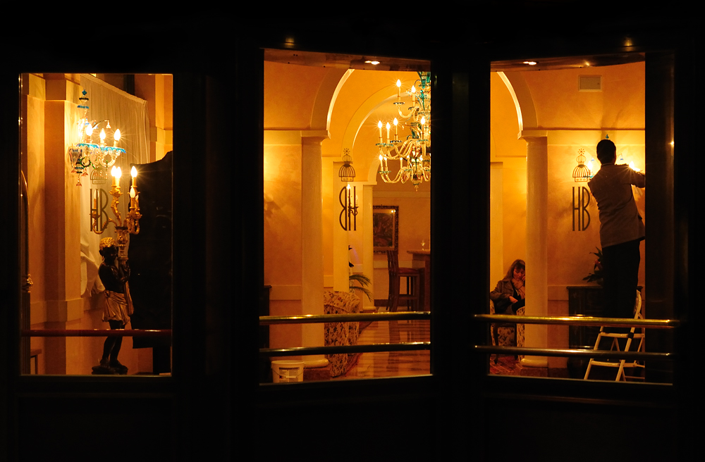 Nachts in der Lobby