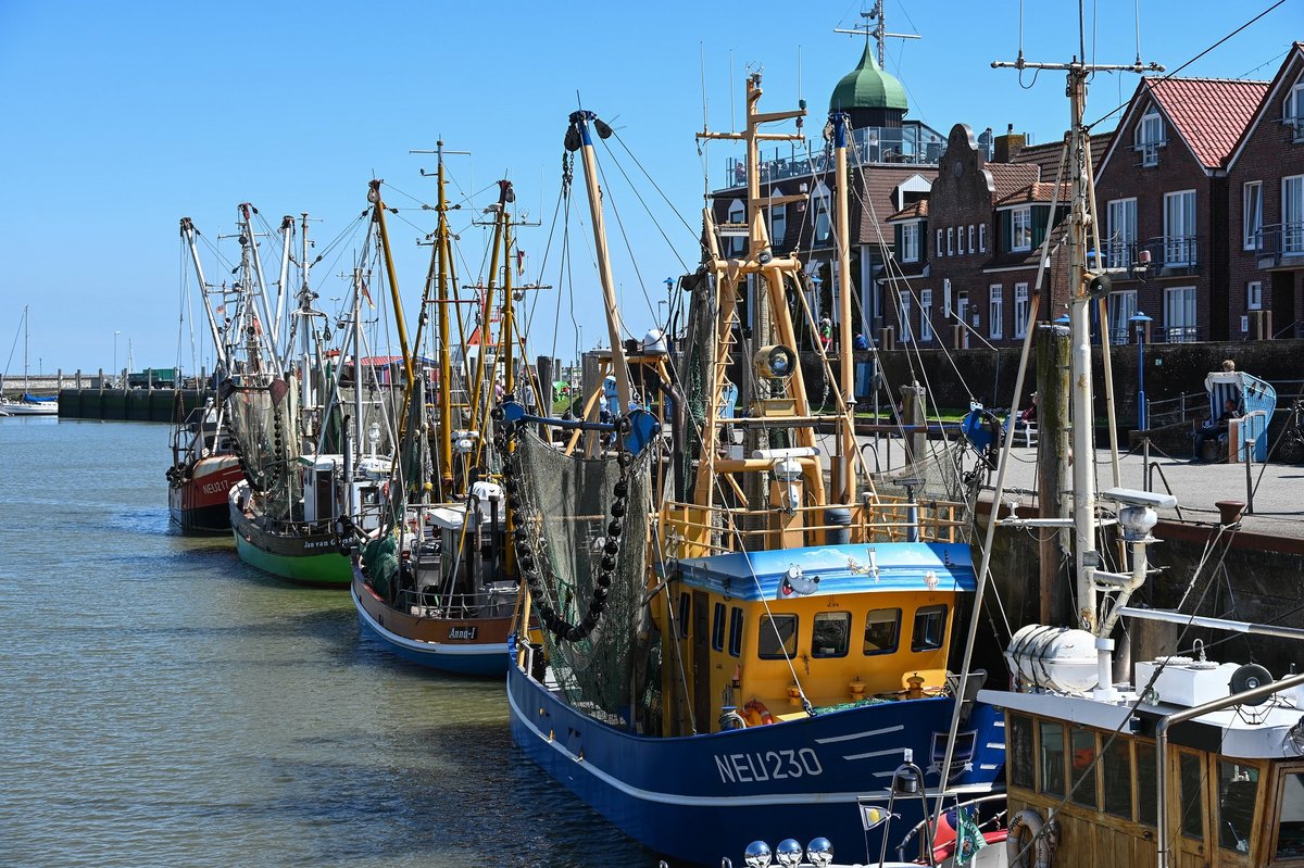 Neuharlingersiel Hafen.jpg