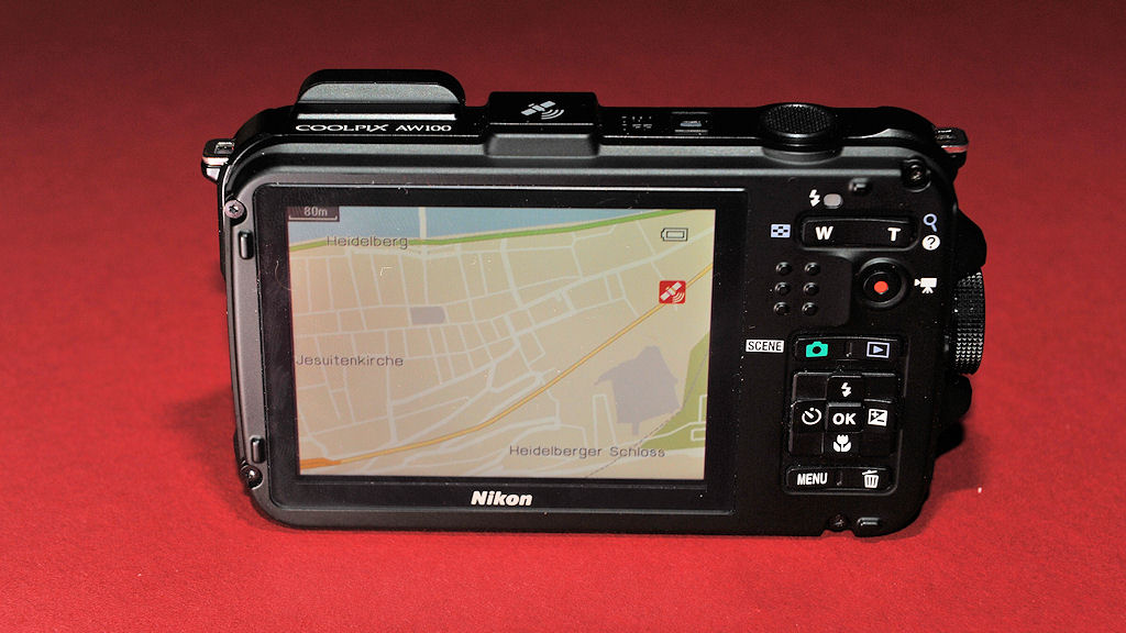 Nikon AW100 mit GPS und Karte.
Nur telefonieren kann man damit noch nicht!
9747