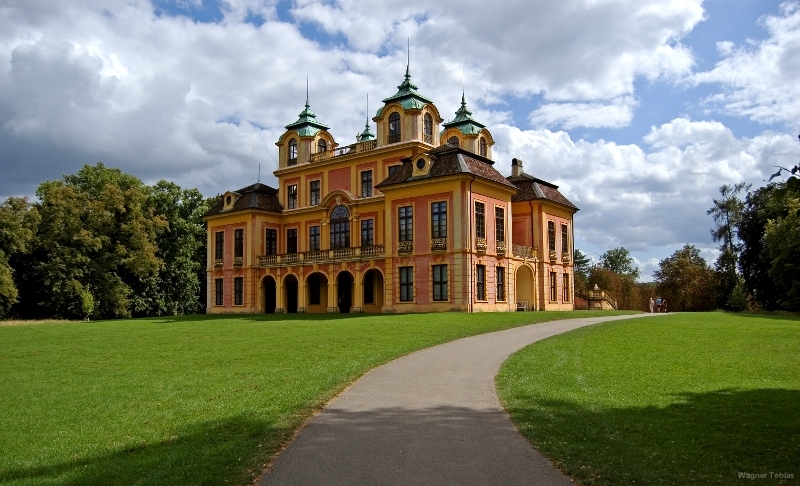 Nikon D40 mit Kit AF-S 18-55mm 1:3.5-5.6 GII
18.0mm, 1/2000s, f/4.5, ISO200

Unschärfe dank Forensoftware.