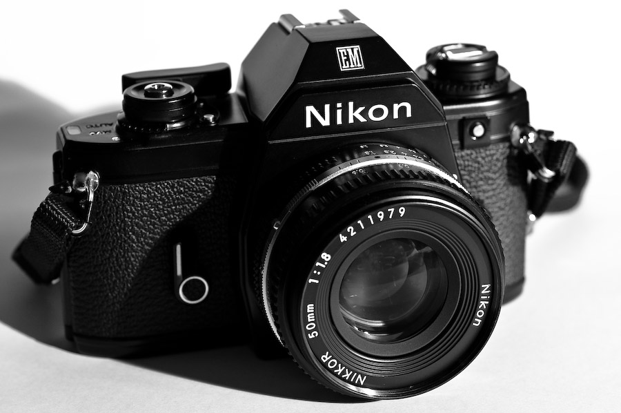 Nikon EM