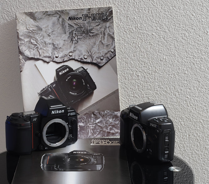 Nikon F-801s &amp; F90X mit ihren Prospekten