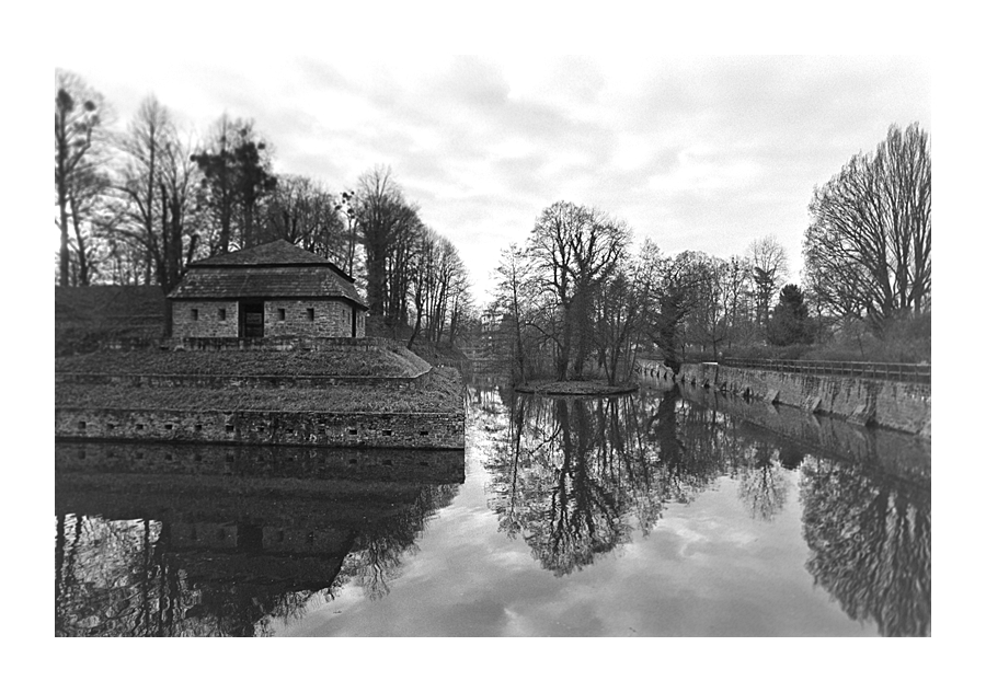 Nikon F100, Neopan 400, Nikkor 24/2.8 AiS