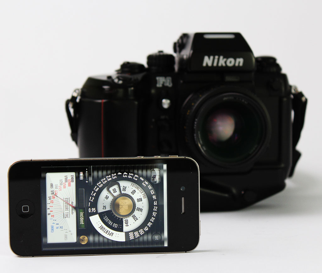 Nikon F4s und iPhine 4s mit FotometerPro-App
