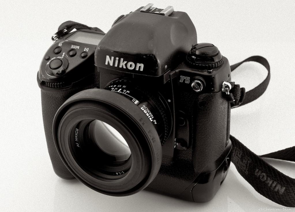 Nikon F5 Small