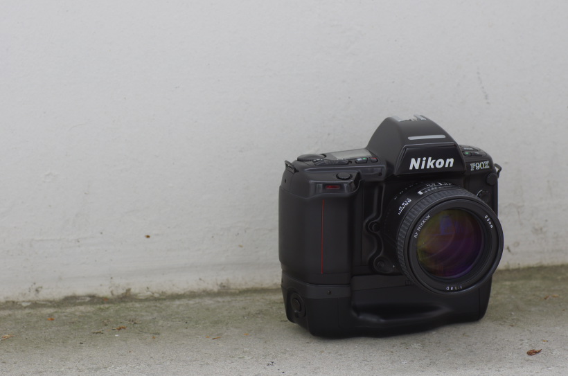 Nikon F90X
mit MB10 &amp; Nikkor AF 85mm f1,8D