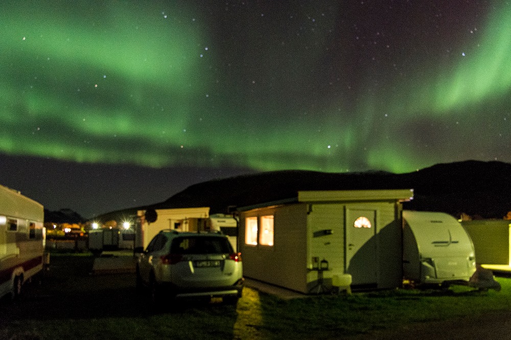 Nordlicht und ein gutes Beispiel dafür das man auch nachts scharfstellen muss. Bei der explosion am Himmel, selten so eine Irre show gesehen, aber ein