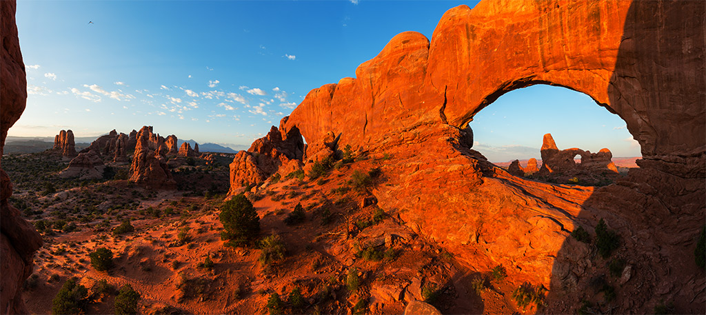 North Window mit Turet Arch