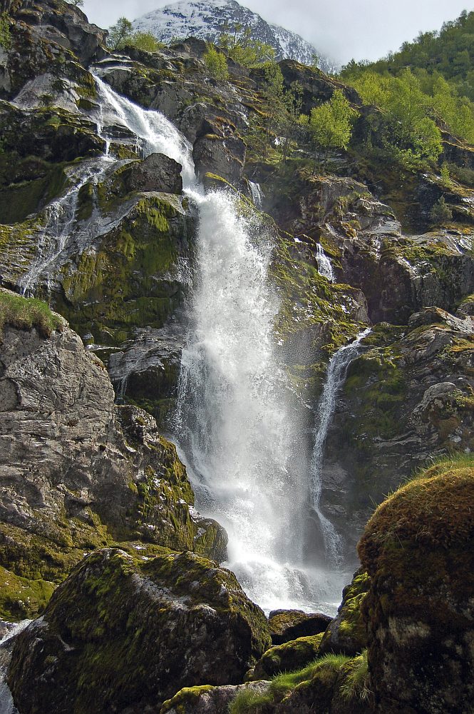 Norwegen.... Wasserfall im Nationalpark Jostedalsbreen.