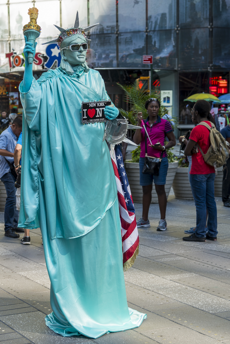 NYC menschliche Statue.jpg