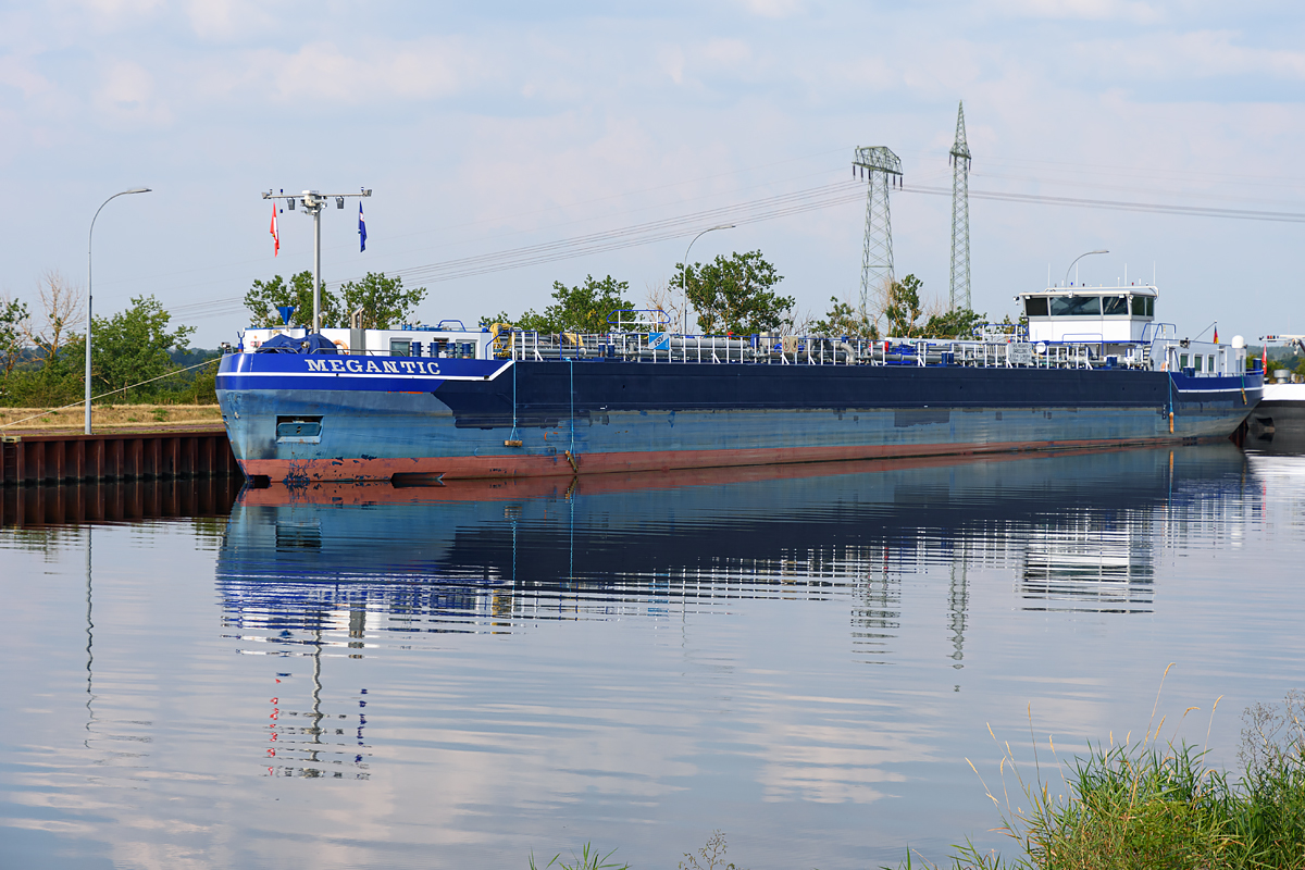 OF2_51044.jpg