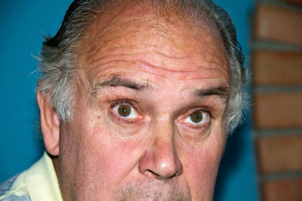 Old Mans Eyes
Verwunderter Blick meines Vaters bei einer Geburtstagsfeier in der Familie