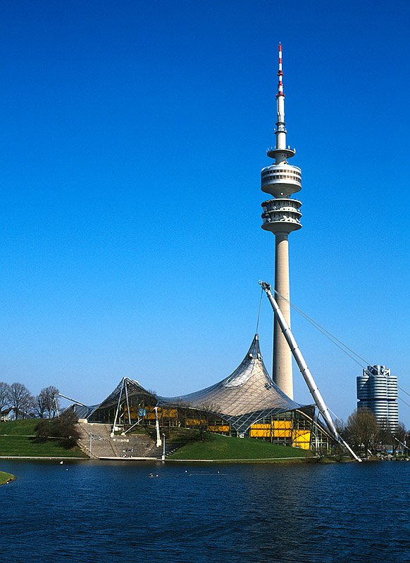 Olympiaturm
Mamiya 645 ProTL
Sekor C 80/1.9 N
Fuji Velvia 50