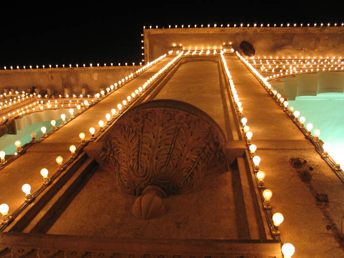 One hundret thousand lights ore more