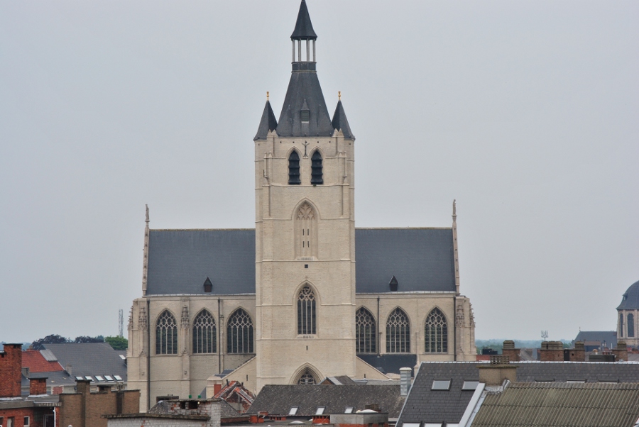 Onze-Lieve-Vrouw-over-de-Dijlekerk (Liebfrauenkirche) bei Tag