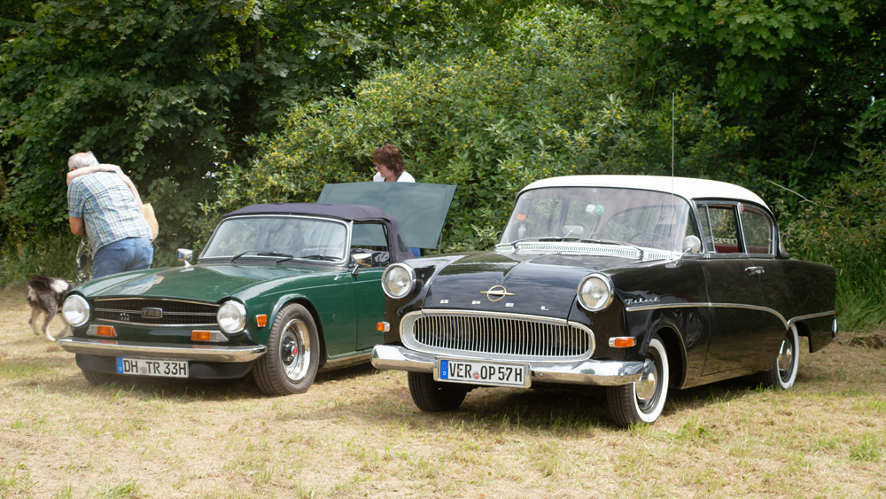 Opel Rekord, Triumph TR6.jpg