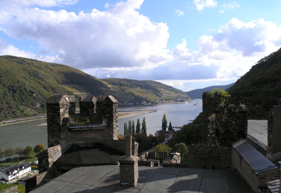 PA230976 burg reichenstein ri bingen