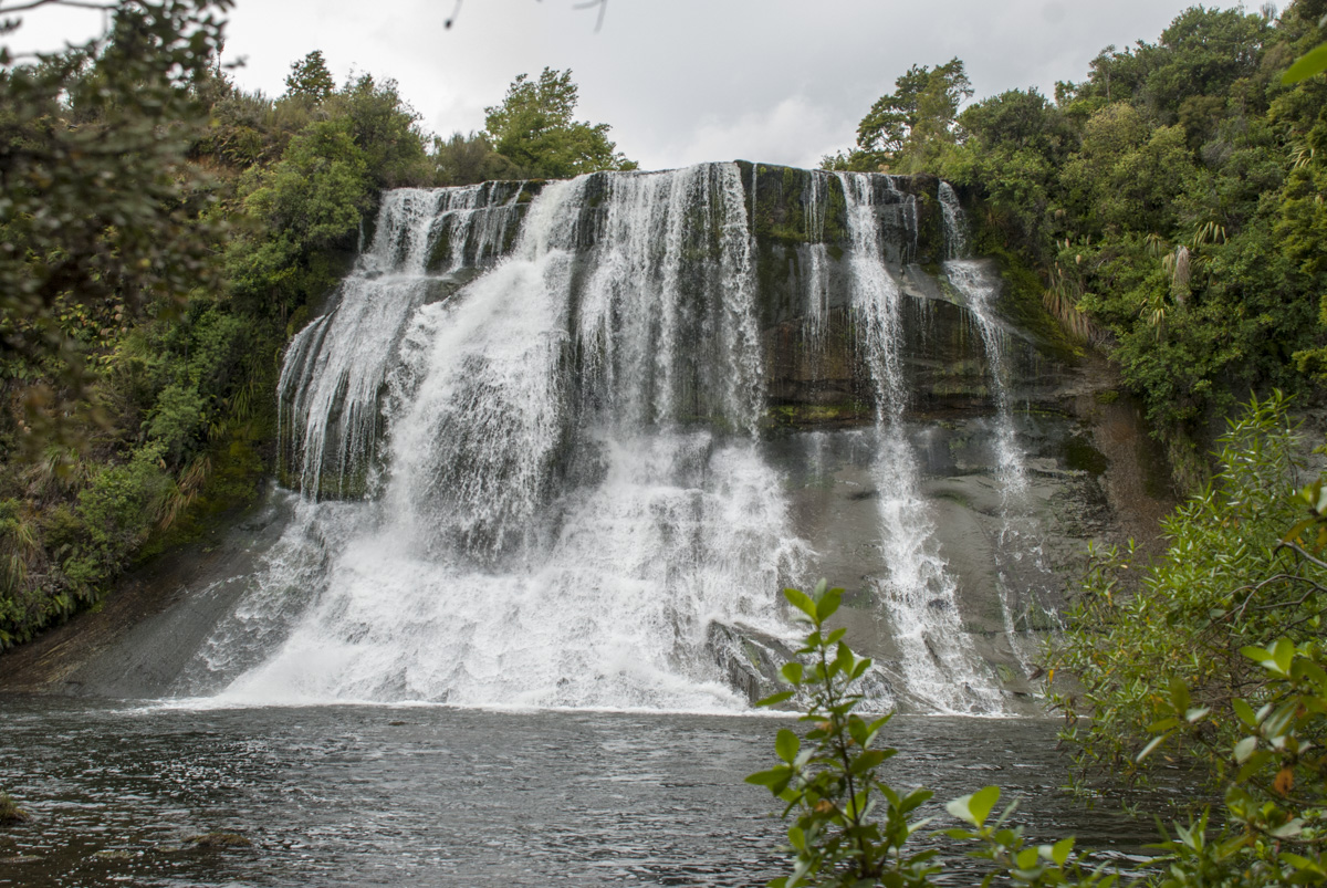 Papakorito Falls1.jpg