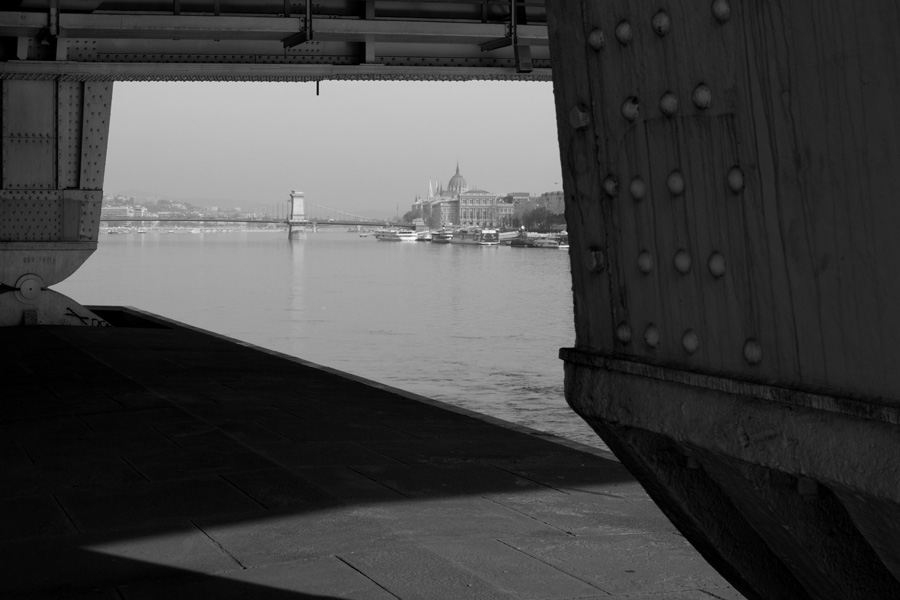 Parlament, Kettenbrücke