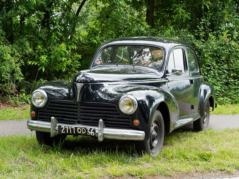 Peugeot 203 schwarz.jpg