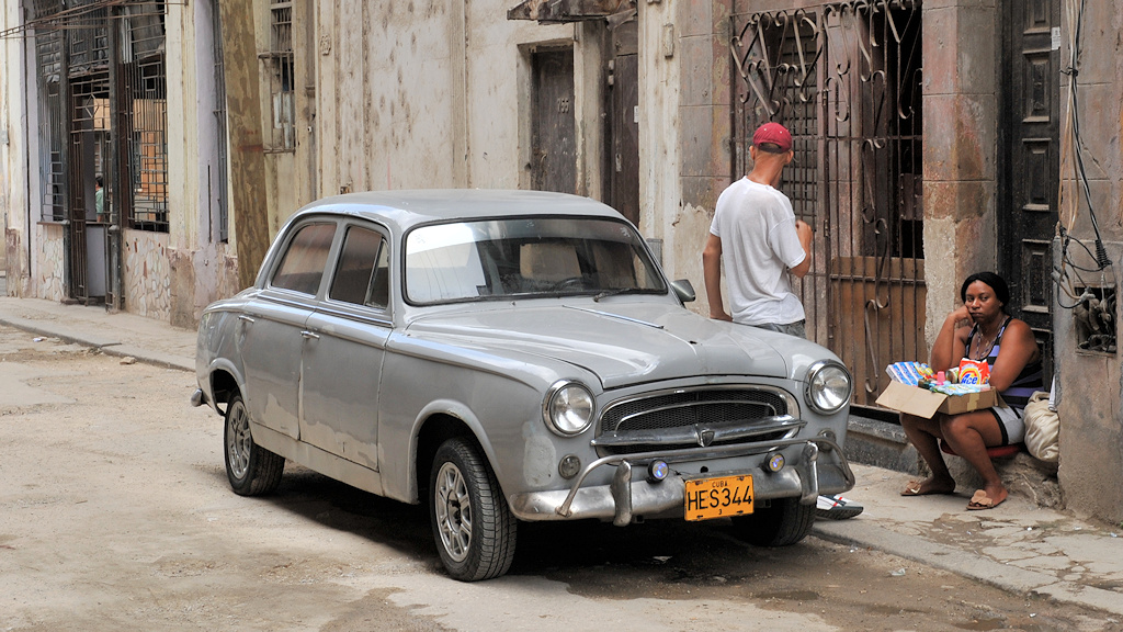 Peugeot 403 1955-1966
- Reifen sehen etwas klein aus ...
4299a