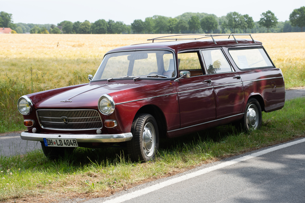 Peugeot 404 Combi.jpg
