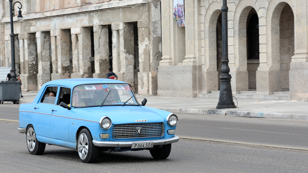 Peugot404 am Malecón in Havanna
6377