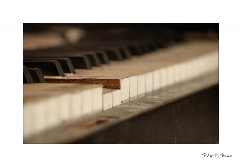 Piano ( als exposure bearbeitet, bestehend aus 2 Bildern)