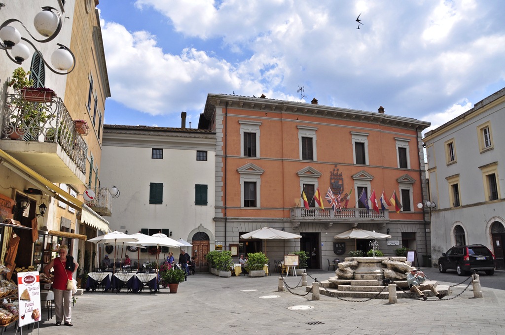 Piazza in Castiglione