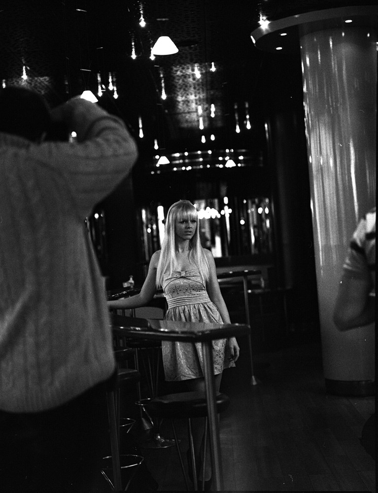 Piratenshooting beim Usedom-Blitzworkshop ... zwischen allen Fotografen hindurch.

Kamera: Zenza Bronica ETRs
Objektiv: 105 mm 1:3,5
Film: Ilford Delt